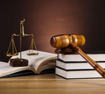 Querella contra un funcionario municipal y el gerente de Aguas de Narixa
