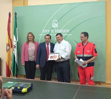 La Junta distingue un hotel nerjeño como zona cardioasegurada