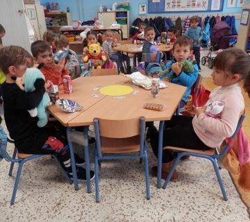 El Nueva Nerja realiza la actividad “Canguro 5 horas” con motivo del día contra la violencia de género