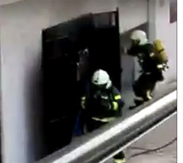 Aparatoso incendio en el centro de Nerja