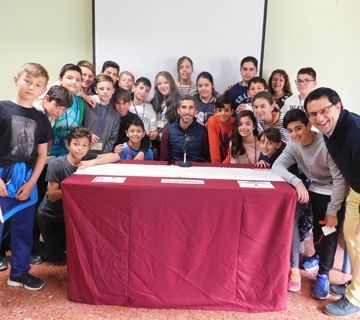 Alumnos del CEIP Nueva Nerja entrevistan a Álvaro Fernández