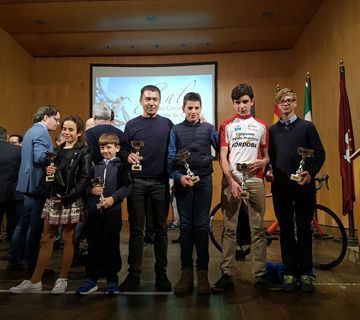 Seis alumnos de la Escuela X-Bike Nerja premiados en Córdoba