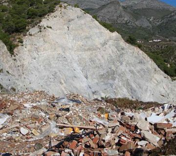La Guardia Civil interroga a once empresarios nerjeños