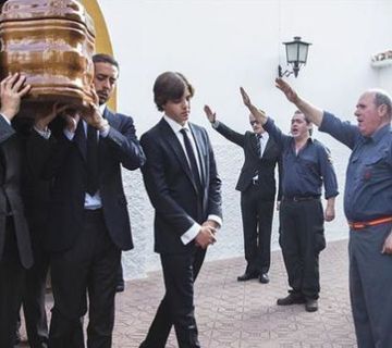 Archivan la denuncia por el «Cara al sol» del funeral de Utrera Molina