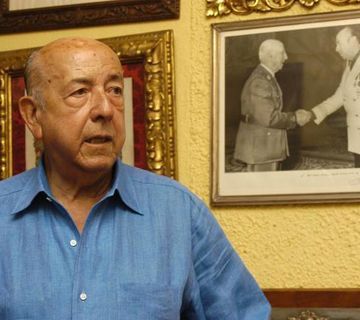 Exigen que revoquen el título de Hijo Adoptivo a Utrera Molina