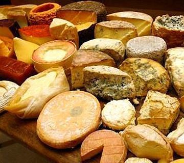 Nerja acoge el Mercado de quesos tradicionales de Andalucía