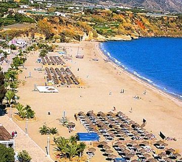 La oposición tumba el pliego para adjudicar las hamacas y servicios de playa