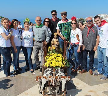 La romería del colegio Virgen del Mar recorre las calles de Nerja