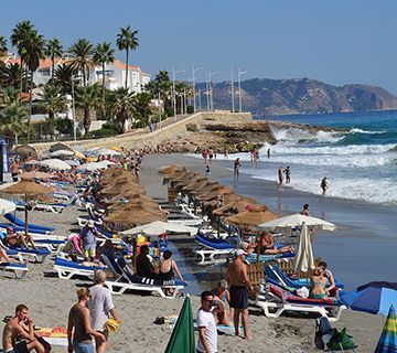Nieves Atencia denuncia el caos en las playas de Nerja