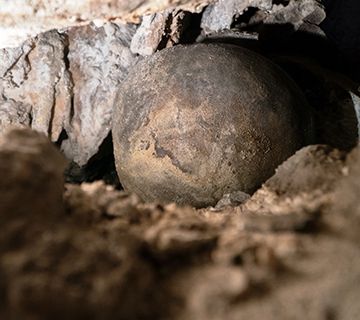Hallan una vasija funeraria del Neolítico en la Cueva de Nerja