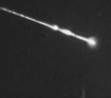 Una bola de fuego recorre el cielo malagueño