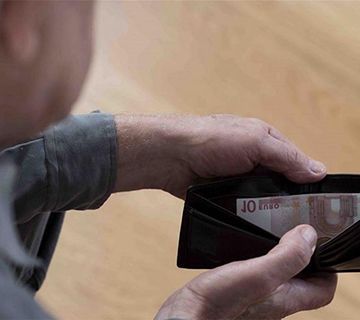 Los pensionistas recibirán el viernes unos 100 euros por atrasos