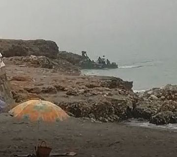 Una patera de inmigrantes desembarca en La Torrecilla
