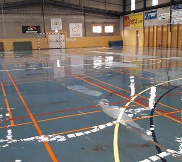 Una fuerte tromba de agua y granizo sorprende a Nerja