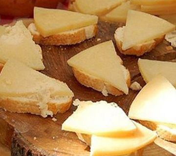 Nerja acoge el Mercado de quesos tradicionales de Andalucía