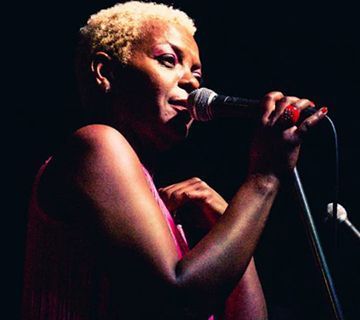 Suzette Moncrief & The All Woman Blusers en concierto