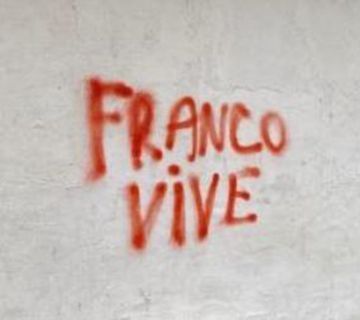 Nerja se llena con pintadas de «Franco vive»