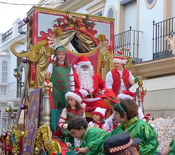 Nerja recibe la visita de Papa Noel