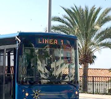 Reparto de bonos gratuitos de bus para mayores y niños