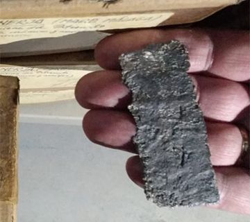 Hallan un amuleto andalusí en la Cueva de Nerja