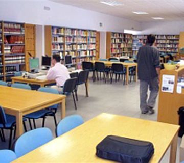 La biblioteca vuelve a cerrar a las 6 de la tarde
