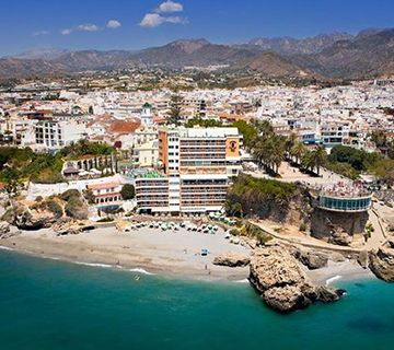 Los hoteles nerjeños se ofrecen como centros de vacunación
