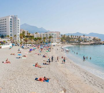 Nuevos aseos y servicios de playas para la Torrecilla