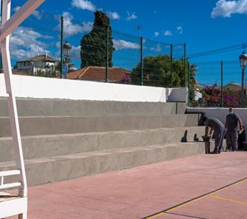 Se renuevan las gradas del Polideportivo Municipal