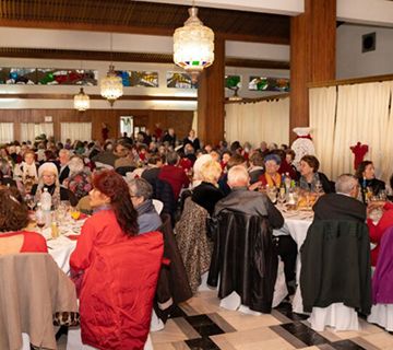 Merienda para los mayores por Navidad