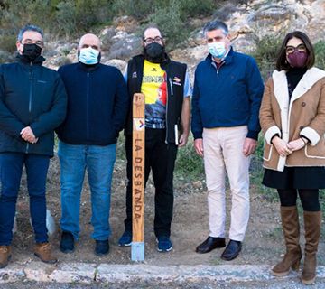 El Ayuntamiento coloca un hito conmemorativo de «La Desbandá»