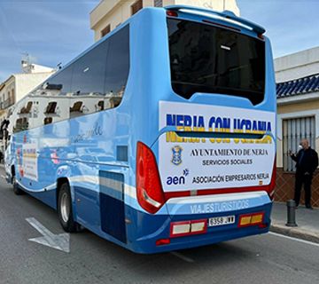 37 refugiados llegan en el autobús fletado desde Nerja