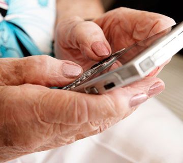 Curso de iniciación al uso del móvil para mayores