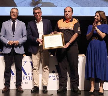 Protección Civil de Nerja recibe el reconocimiento de la Diputación
