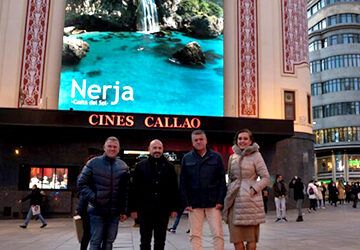 La Cueva, el sol y las playas de Nerja llenan Madrid de luz