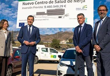 Juanma Moreno visita Nerja