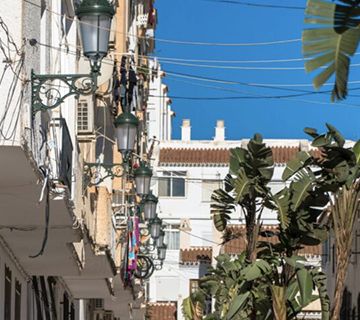 La Calle de las Flores renueva su alumbrado público
