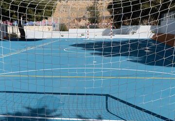 Se renueva la pista polideportiva de Las Maravillas de Maro