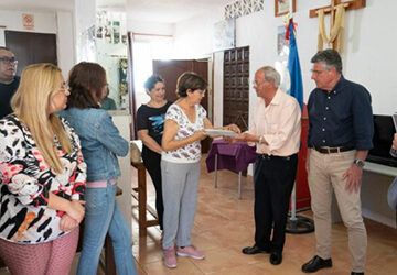 Dotación de ascensores de la Barriada de los Poetas