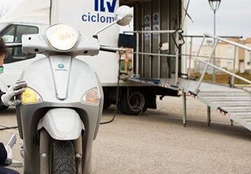 Vuelve a Nerja la ITV móvil para ciclomotores