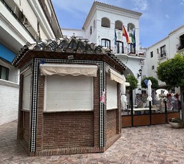Ceden a la AECC el uso del quiosco frente al Ayuntamiento