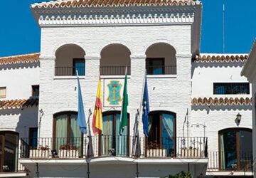 Nerja lidera la bajada del desempleo