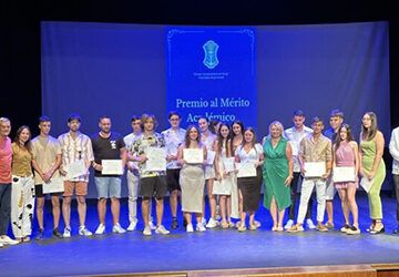 Nerja premia a sus mejores estudiantes