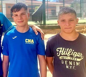 Excelentes resultados para los nadadores nerjeños
