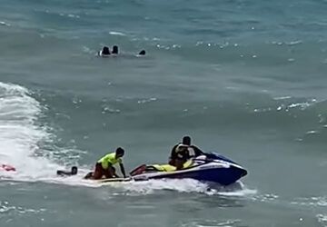 Rescatan cuatro personas en la playa de El Chucho