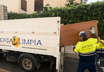 Es necesario avisar para depositar muebles en la vía pública
