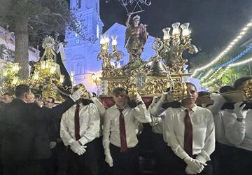 Los Santos Patronos recorren las calles de Nerja