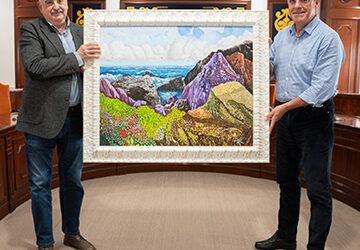 Antonio Belda entrega una de sus obras al Ayuntamiento