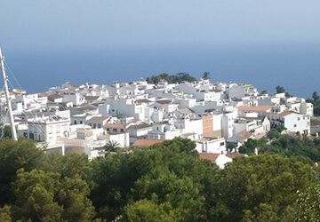 Comienzan a repartir agua envasada en Maro
