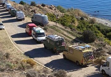Nerja pide que se regule el aparcamiento de caravanas en el Paraje Natural