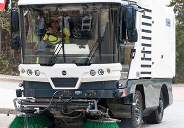 Se refuerza el servicio de limpieza con una nueva barredora
